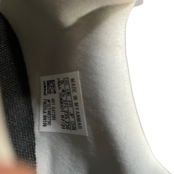Adidas Sneakers Size 5 NWOT - Picture 10 of 10